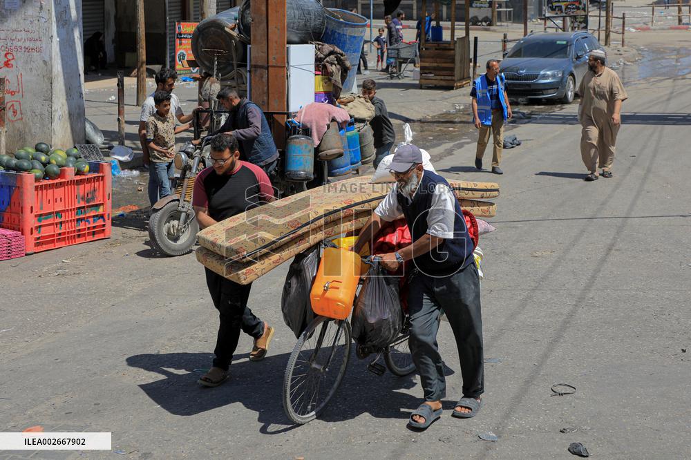 MIDEAST-GAZA-RAFAH-EVACUATION