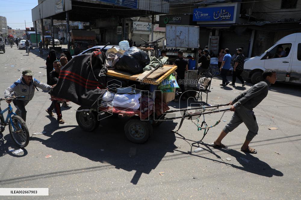 MIDEAST-GAZA-RAFAH-EVACUATION