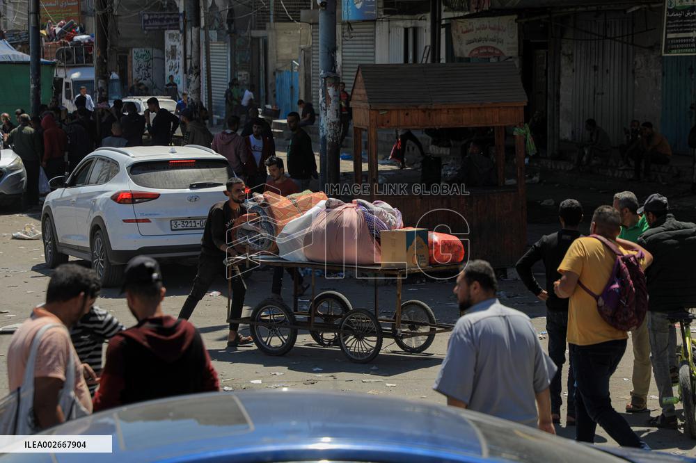 MIDEAST-GAZA-RAFAH-EVACUATION