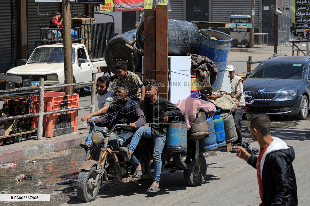 MIDEAST-GAZA-RAFAH-EVACUATION
