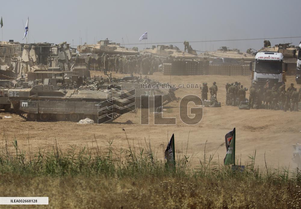 ISRAEL-KEREM SHALOM CROSSING-TROOPS-GAZA
