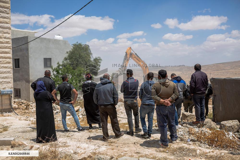 Israeli Army Demolishes Palestinian Homes - West Bank