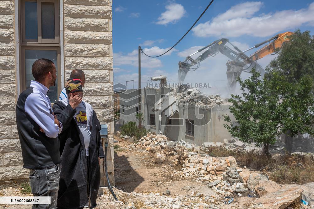 Israeli Army Demolishes Palestinian Homes - West Bank
