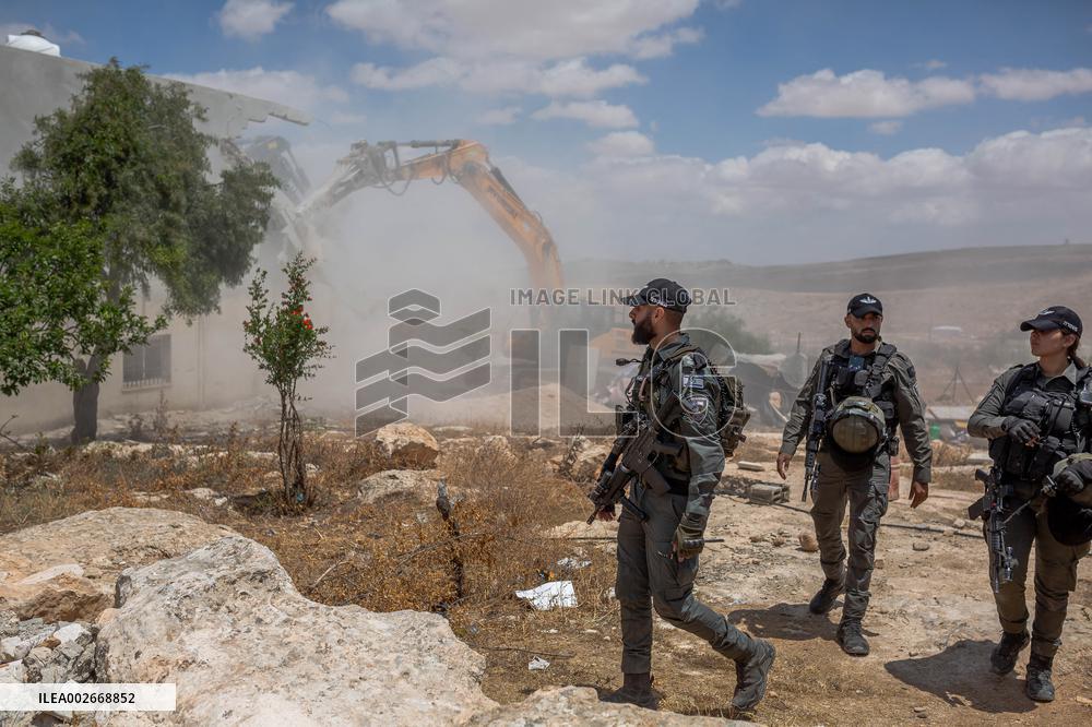 Israeli Army Demolishes Palestinian Homes - West Bank