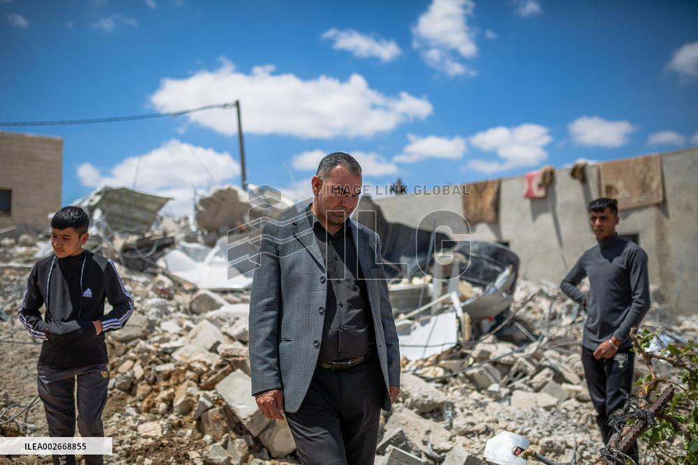 Israeli Army Demolishes Palestinian Homes - West Bank