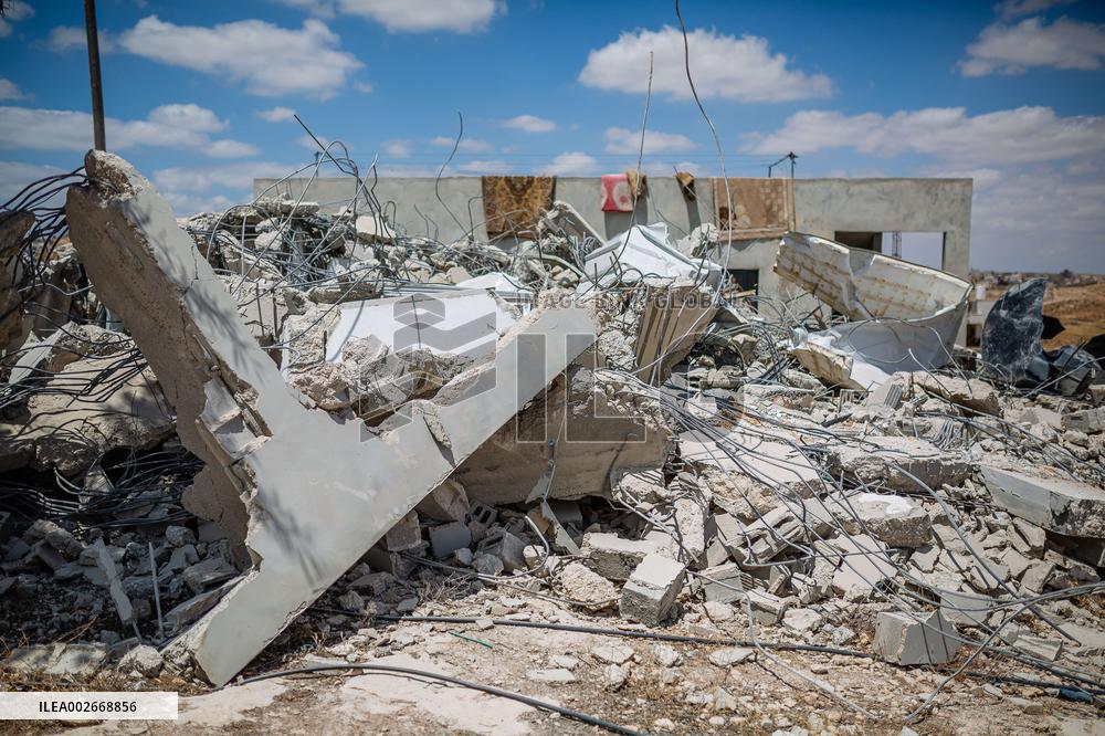 Israeli Army Demolishes Palestinian Homes - West Bank