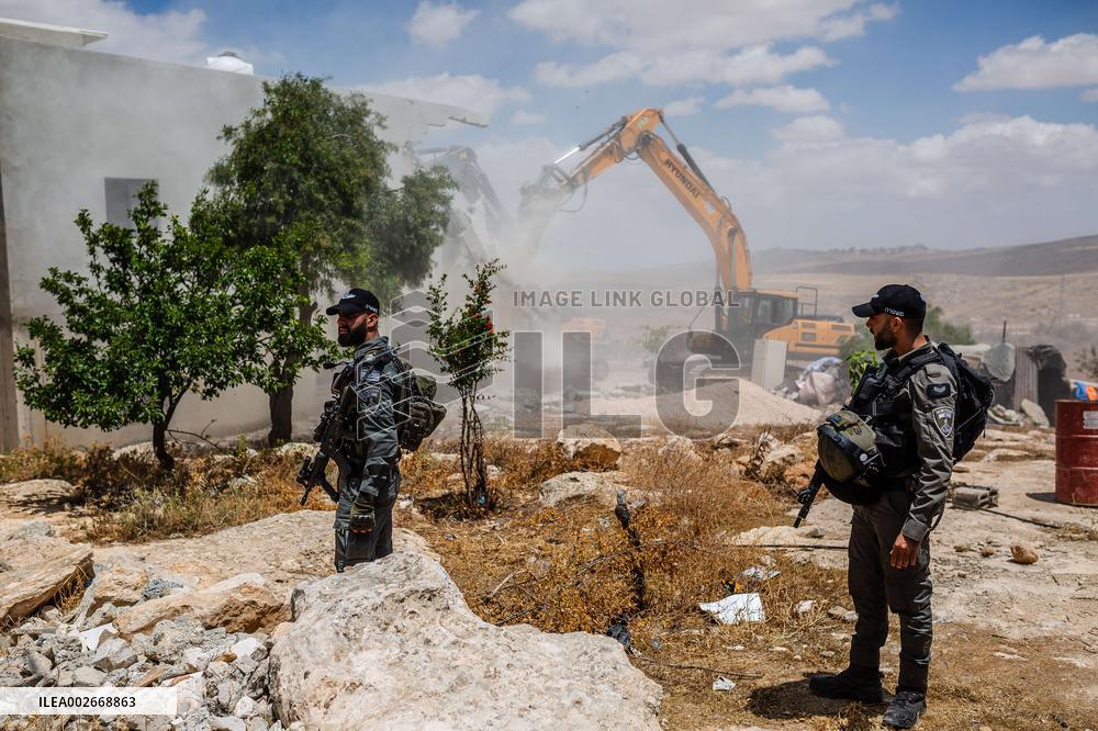 Israeli Army Demolishes Palestinian Homes - West Bank