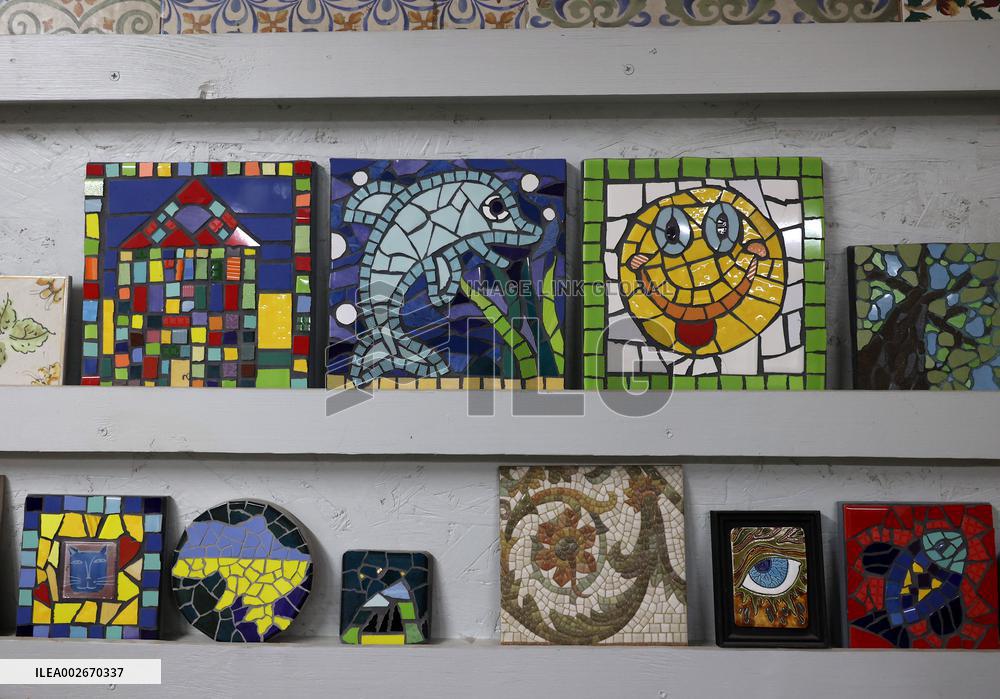 Art class on making mosaics in Kharkiv