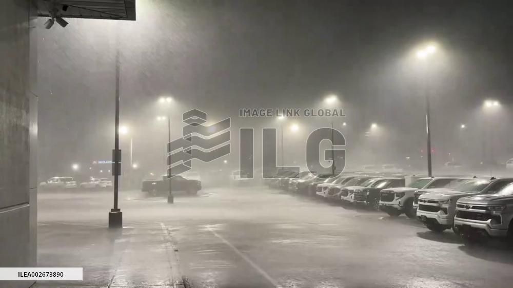 US: Strong Storms Batter Alabama Causing Damage, Power Outages