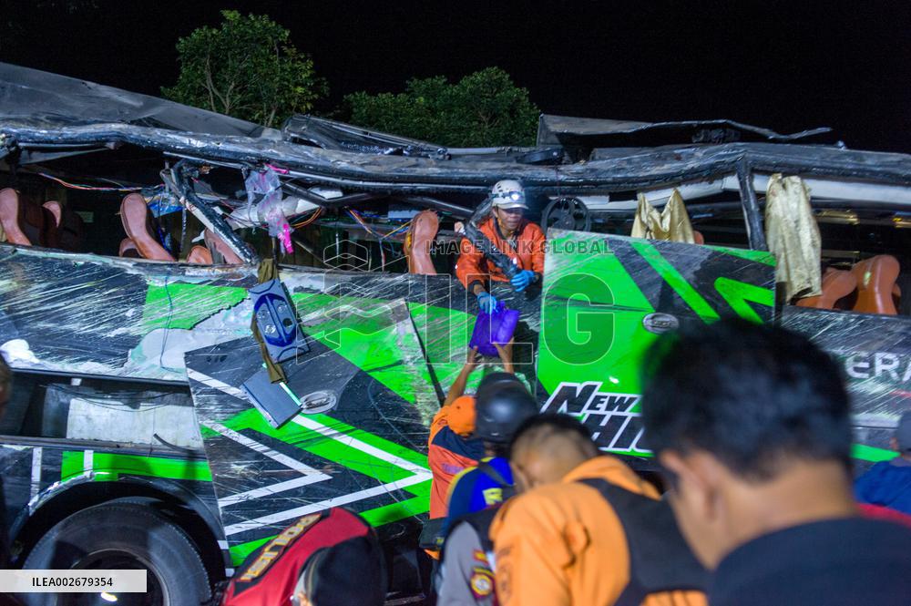 INDONESIA-WEST JAVA-BUS ACCIDENT
