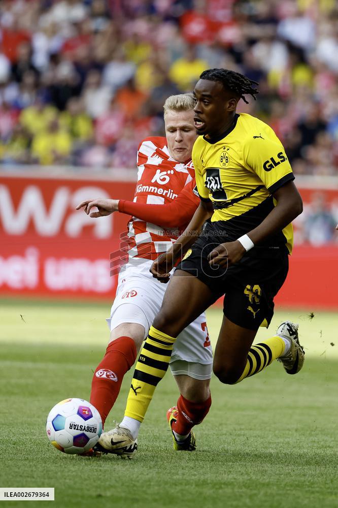 (SP)GERMANY-MAINZ-FOOTBALL-BUNDESLIGA-MAINZ VS DORTMUND