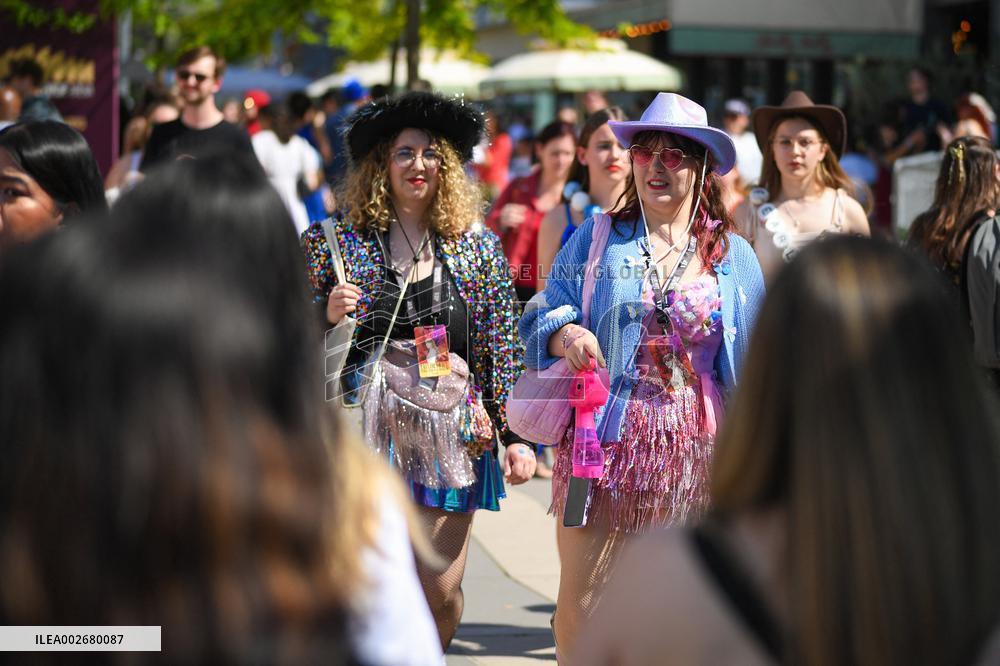 Fans Of Taylor Swift Attend The Eras Tour - Nanterre