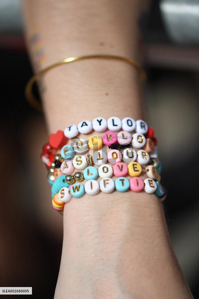 Fans Of Taylor Swift Attend The Eras Tour - Nanterre