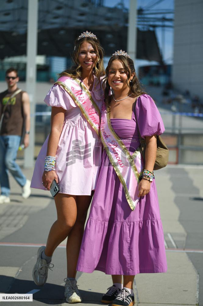 Fans Of Taylor Swift Attend The Eras Tour - Nanterre