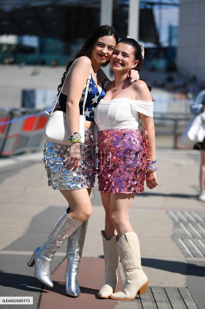 Fans Of Taylor Swift Attend The Eras Tour - Nanterre