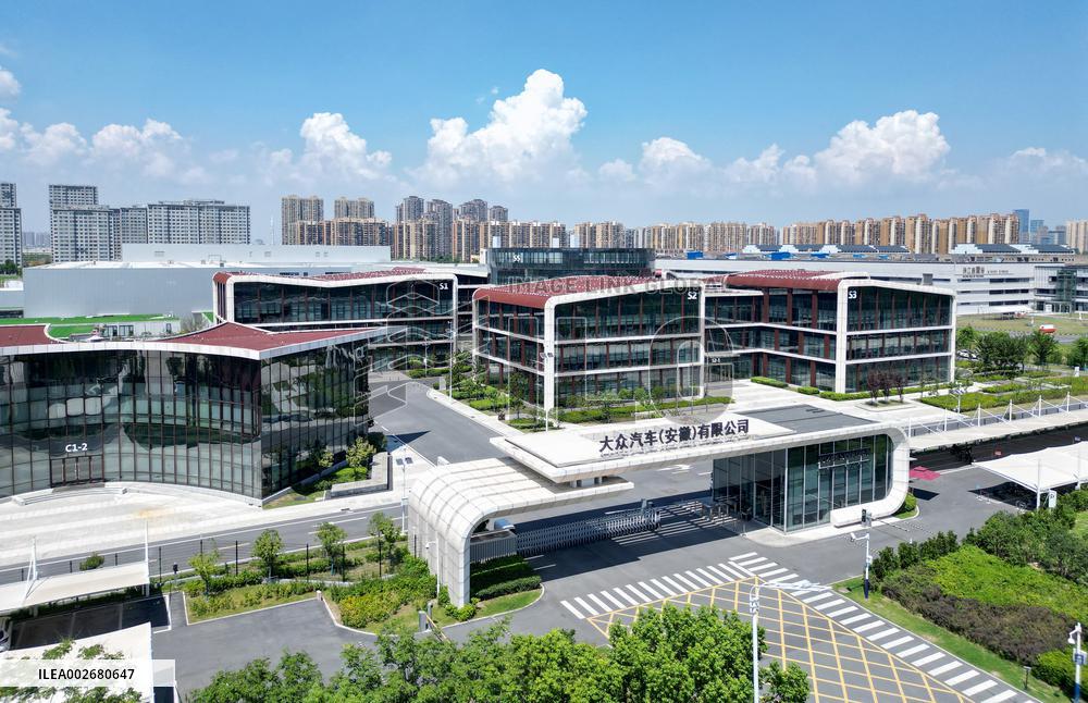 Xinhua Headlines: NEV makers move fast in China leveraging innovation, cooperation