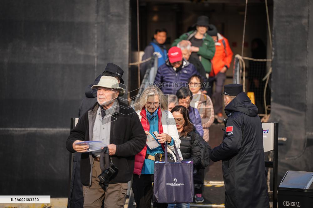 Xinhua Headlines: China's visa-free policy ignites European enthusiasm, enhances exchanges