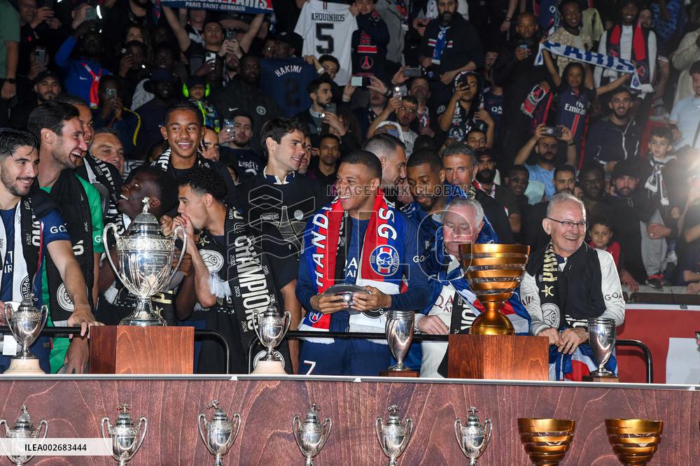 PSG Celebrates 2023-2024 Ligue 1 Championship Trophy