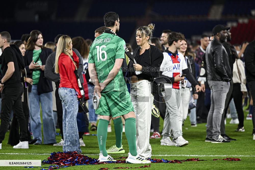 PSG Celebrates 2023-2024 Ligue 1 Championship Trophy