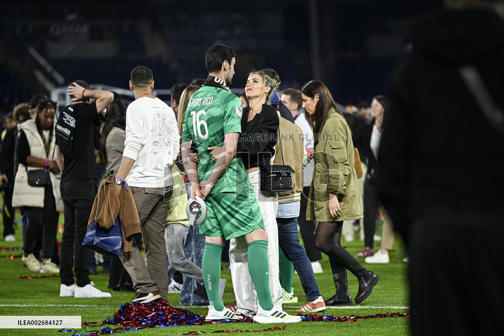 PSG Celebrates 2023-2024 Ligue 1 Championship Trophy