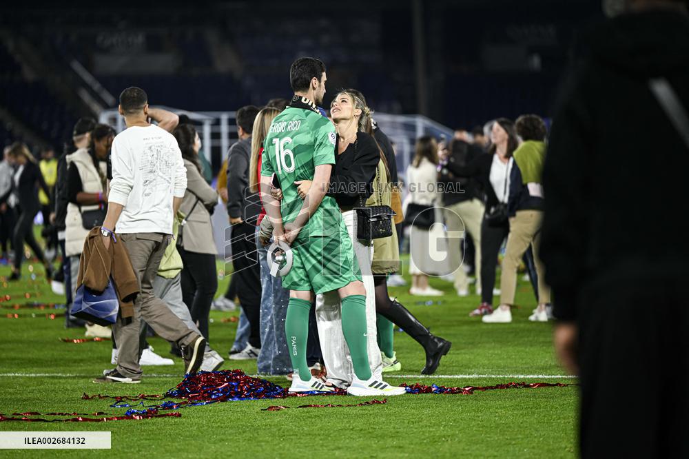 PSG Celebrates 2023-2024 Ligue 1 Championship Trophy