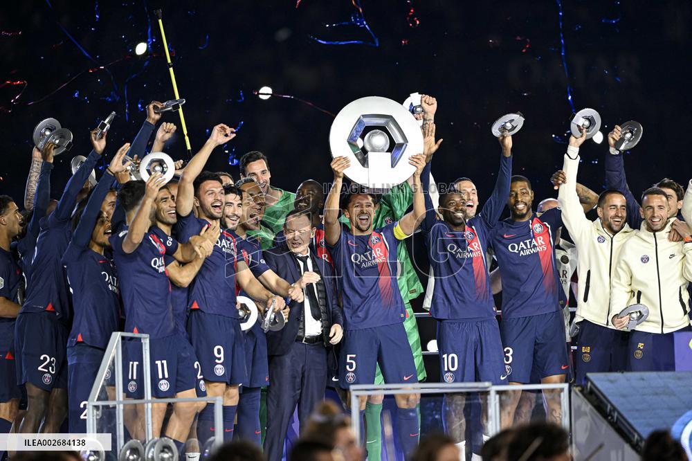 PSG Celebrates 2023-2024 Ligue 1 Championship Trophy