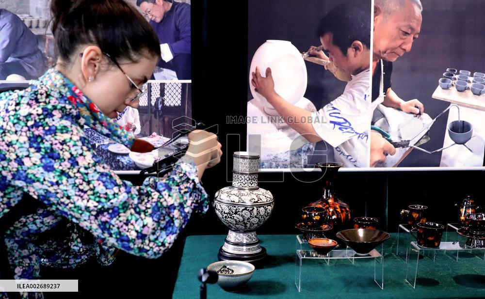 BRITAIN-LONDON-CRAFT WEEK-CHINESE CRAFTSMANSHIP