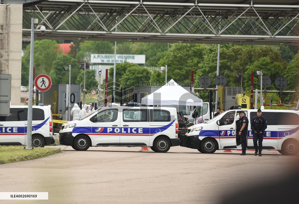 Exclu - Prisoner Escapes As 2 Officers Killed In Van Ambush - France
