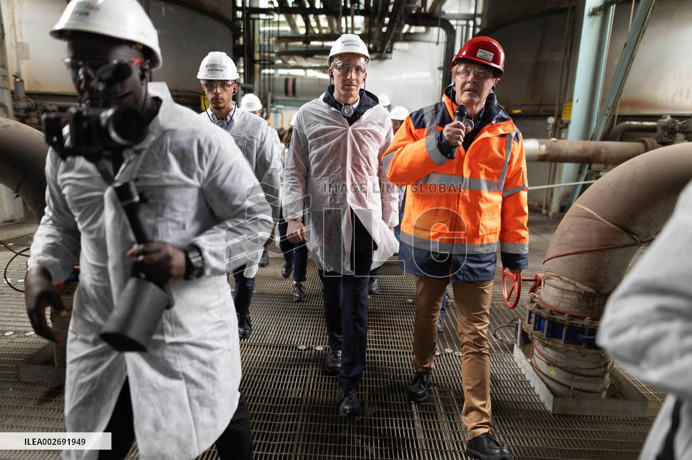 Raphael Glucksmann visits the MetEx factory - Amiens