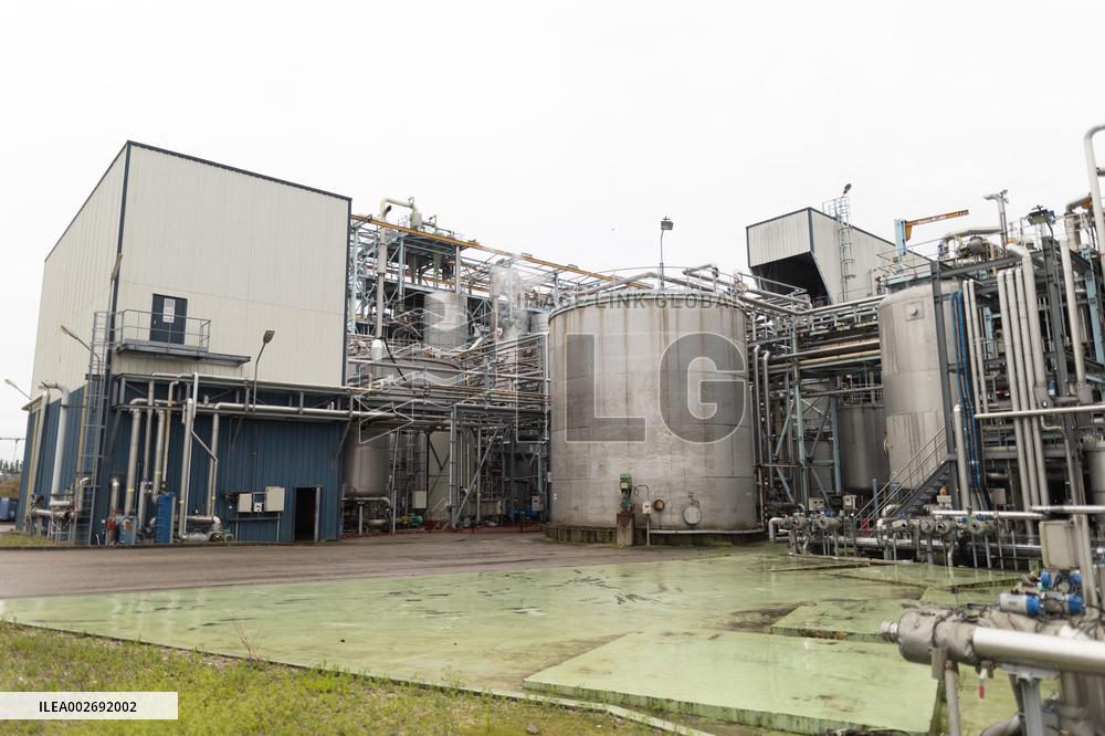 Raphael Glucksmann visits the MetEx factory - Amiens