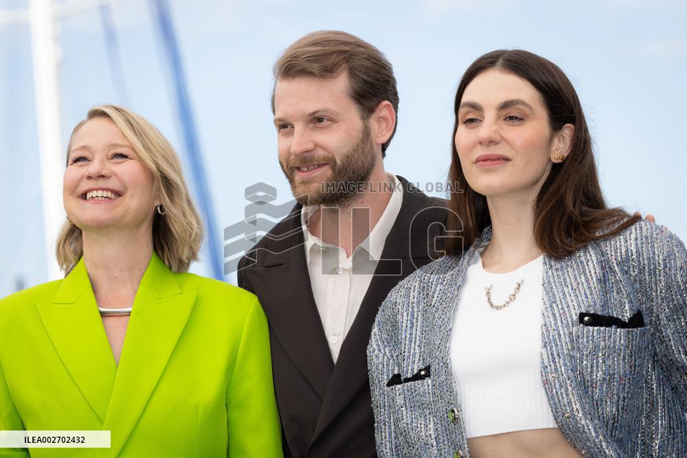 Cannes - Pigen Med Nalen Photocall