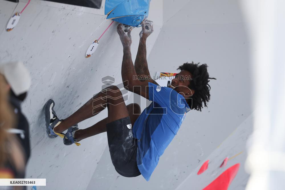 (SP)CHINA-SHANGHAI-OLYMPIC QUALIFIER SERIES SHANGHAI-SPORT CLIMBING-MEN'S BOULDER & LEAD-BOULDER QUALIFICATION (CN)