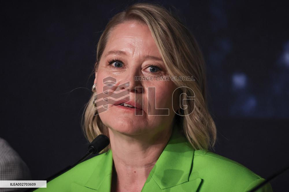 Cannes Pigen Med Nalen Press Conference DB