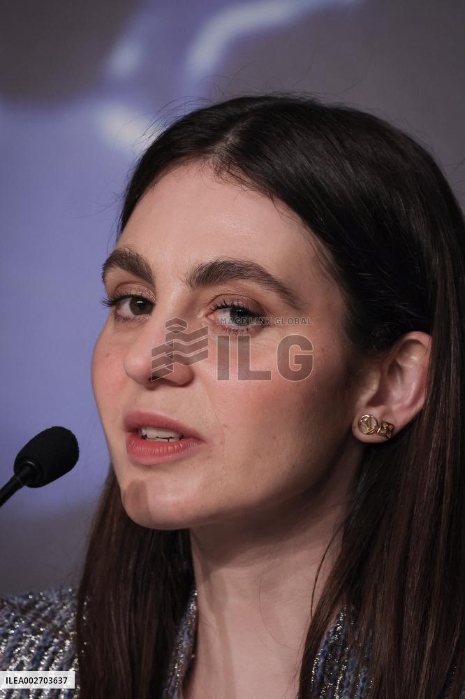 Cannes Pigen Med Nalen Press Conference DB