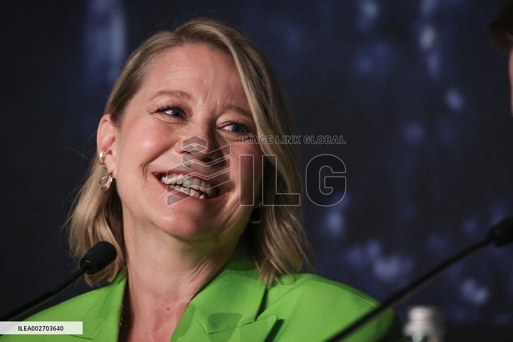 Cannes Pigen Med Nalen Press Conference DB