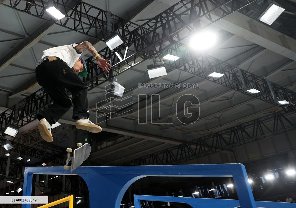 (SP)CHINA-SHANGHAI-OLYMPIC QUALIFIER SERIES SHANGHAI-SKATEBOARDING-MEN'S STREET-PRELIMS (CN)