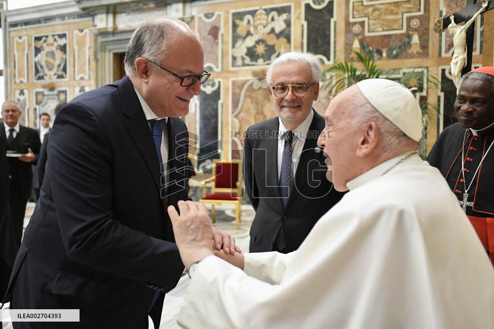 Pope Francis In Private Audience - Vatican