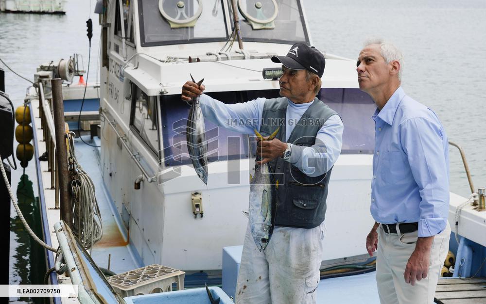 U.S. ambassador to Japan visits Yonaguni Island