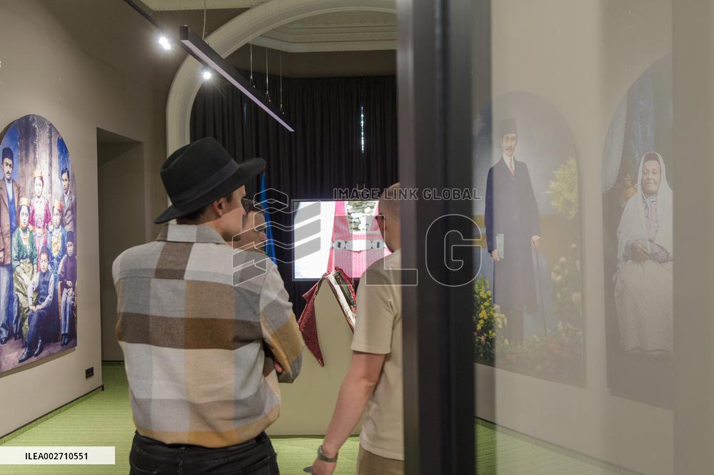Qirim Icun / For the Sake of Crimea exhibition opens in Kyiv