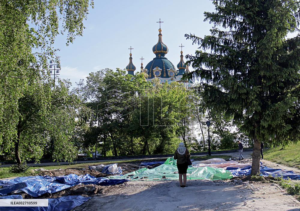 UOC-MP SAF temple dismantled in UNESCO buffer zone in Kyiv overnight