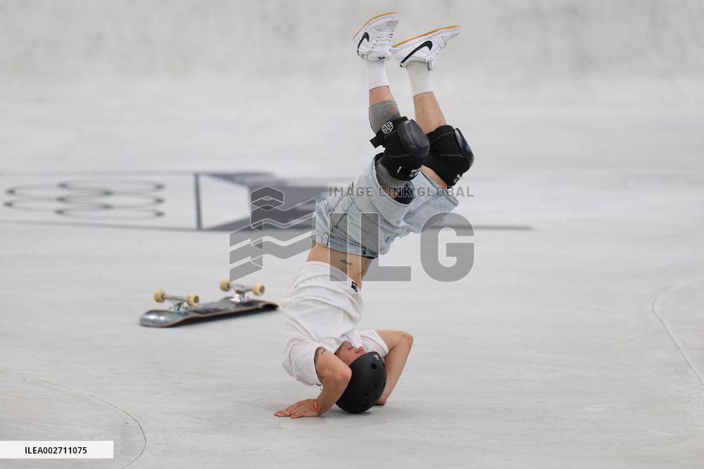 (SP)CHINA-SHANGHAI-OLYMPIC QUALIFIER SERIES SHANGHAI-SKATEBOARDING-MEN'S PARK-PRELIMS (CN)