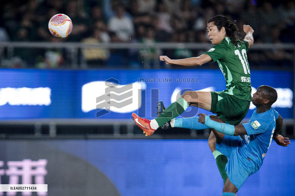 (SP)CHINA-HANGZHOU-FOOTBALL-CSL-ZHEJIANG VS NANTONG ZHIYUN (CN)