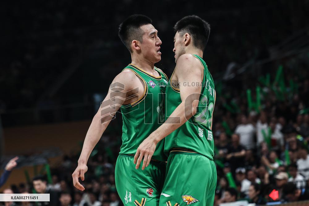 (SP)CHINA-SHENYANG-BASKETBALL-CBA-FINALS-LIAONING VS XINJIANG (CN)