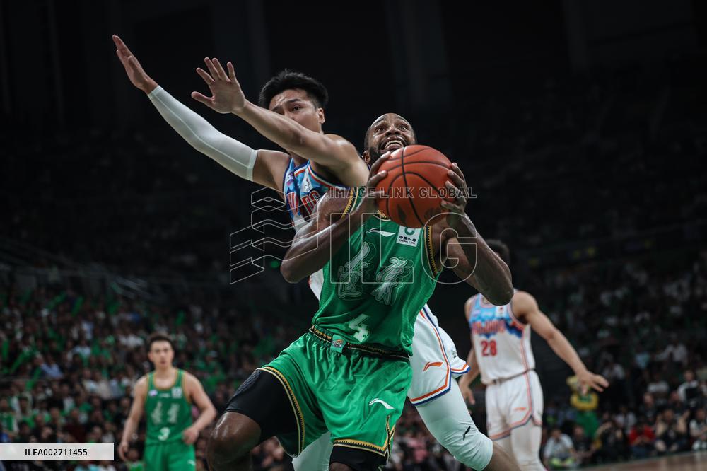 (SP)CHINA-SHENYANG-BASKETBALL-CBA-FINALS-LIAONING VS XINJIANG (CN)