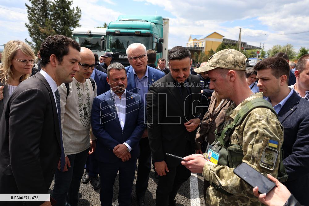 Reni checkpoint reopens on Ukrainian-Moldovan border