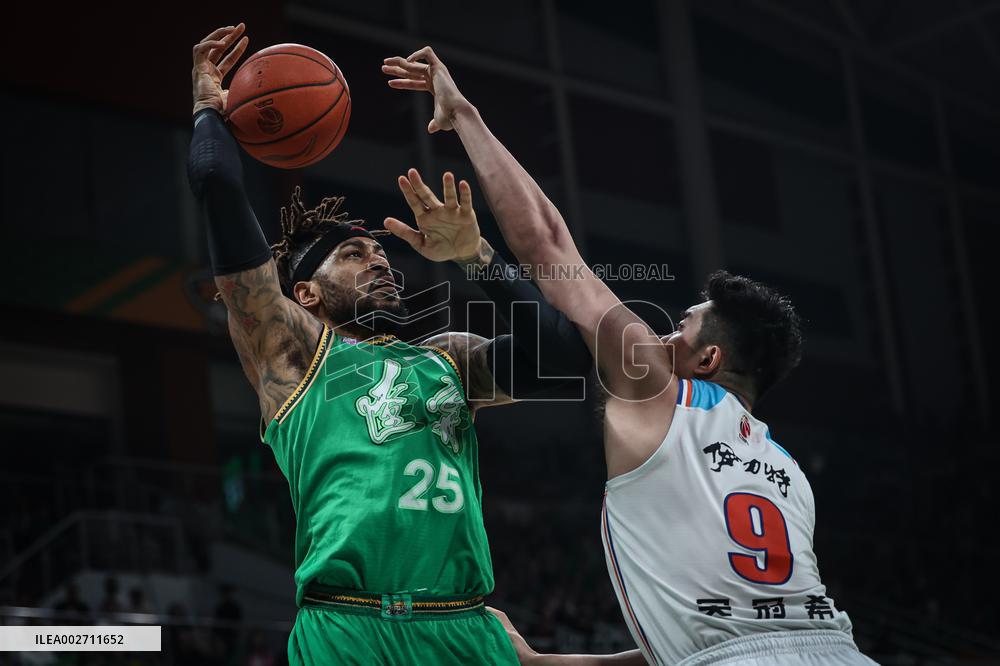 (SP)CHINA-SHENYANG-BASKETBALL-CBA-FINALS-LIAONING VS XINJIANG (CN)