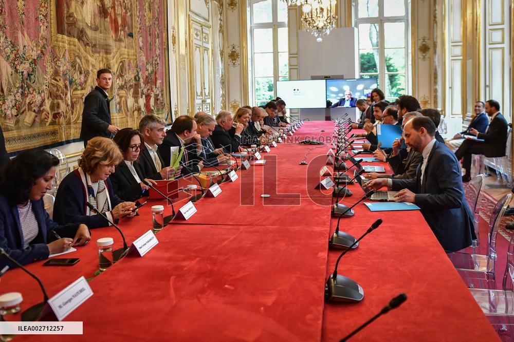Meeting with the liaison committees on the situation in New Caledonia at Matignon - Paris