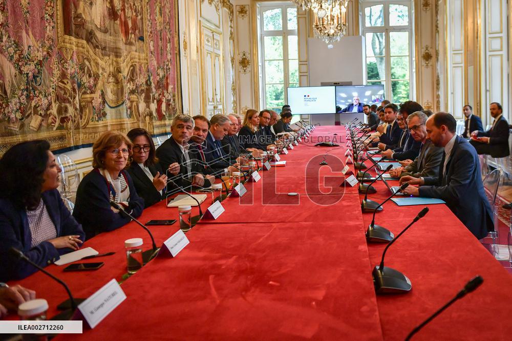 Meeting with the liaison committees on the situation in New Caledonia at Matignon - Paris