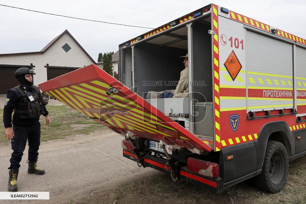 Police evacuate citizens from border areas of Kharkiv region