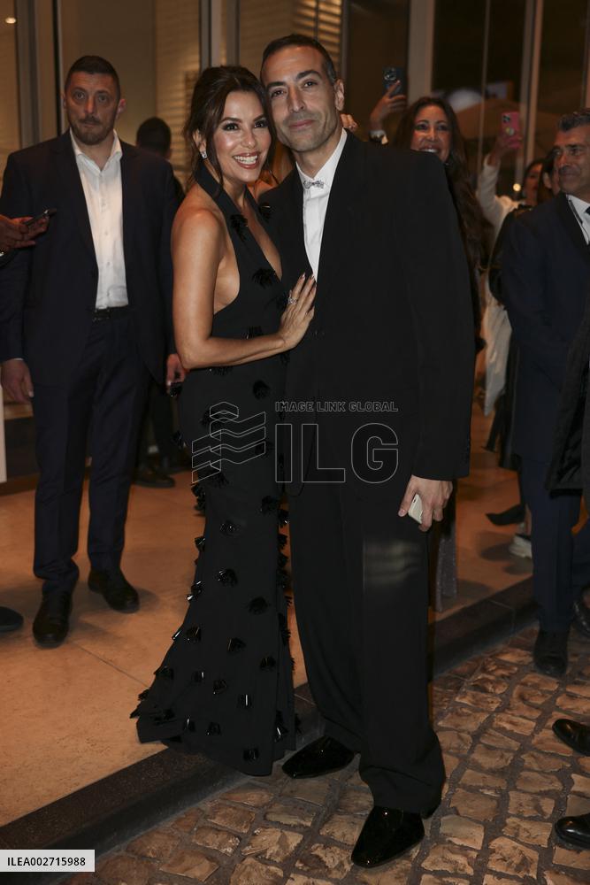 Cannes - Eva Longoria Exits The Martinez